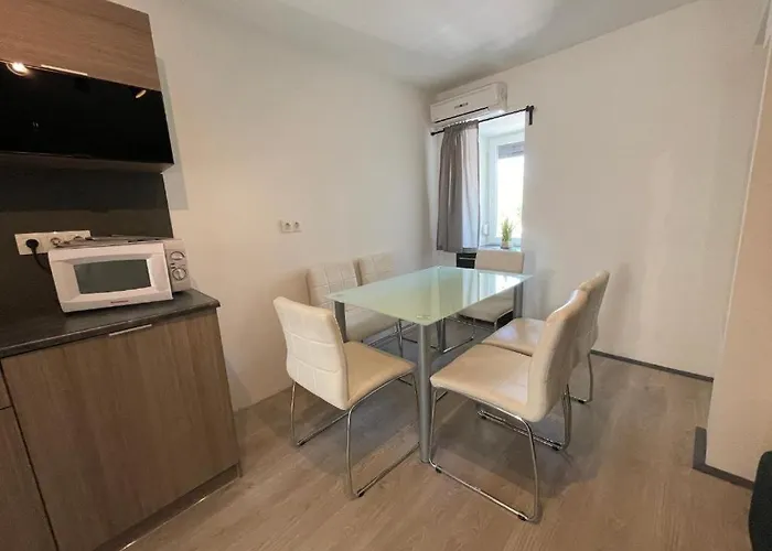 Smeraldo Emelet Apartment *